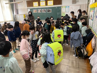 外は冬ですが